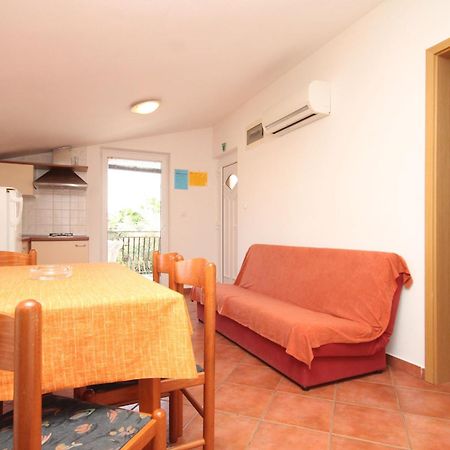 Apartments With A Parking Space Umag - 7039 Rum bild