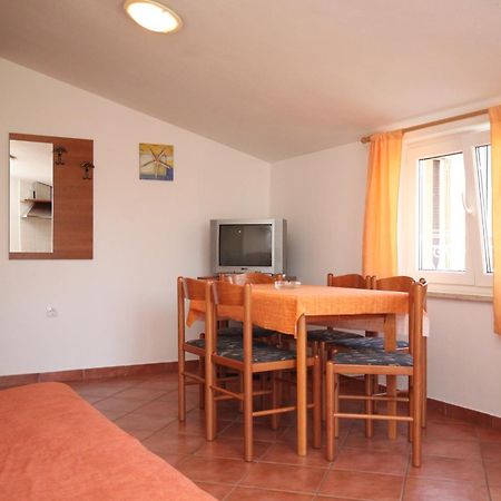 Apartments With A Parking Space Umag - 7039 Rum bild