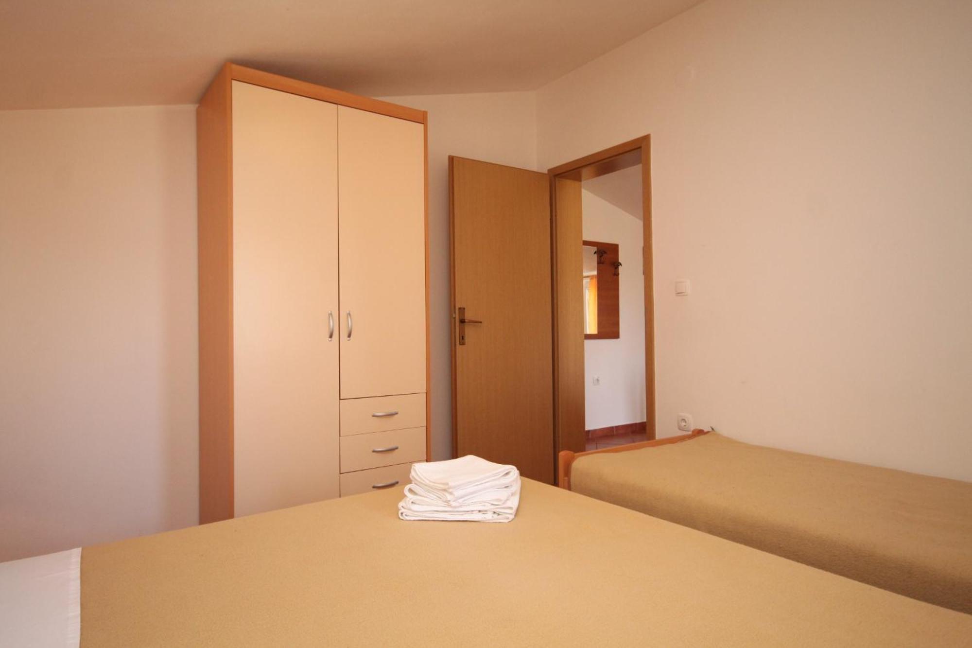 Apartments With A Parking Space Umag - 7039 Rum bild