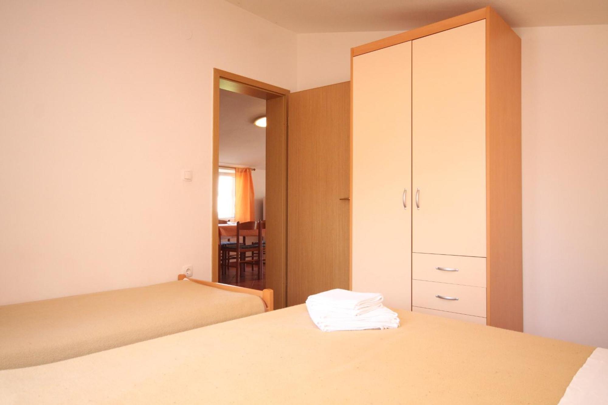 Apartments With A Parking Space Umag - 7039 Rum bild